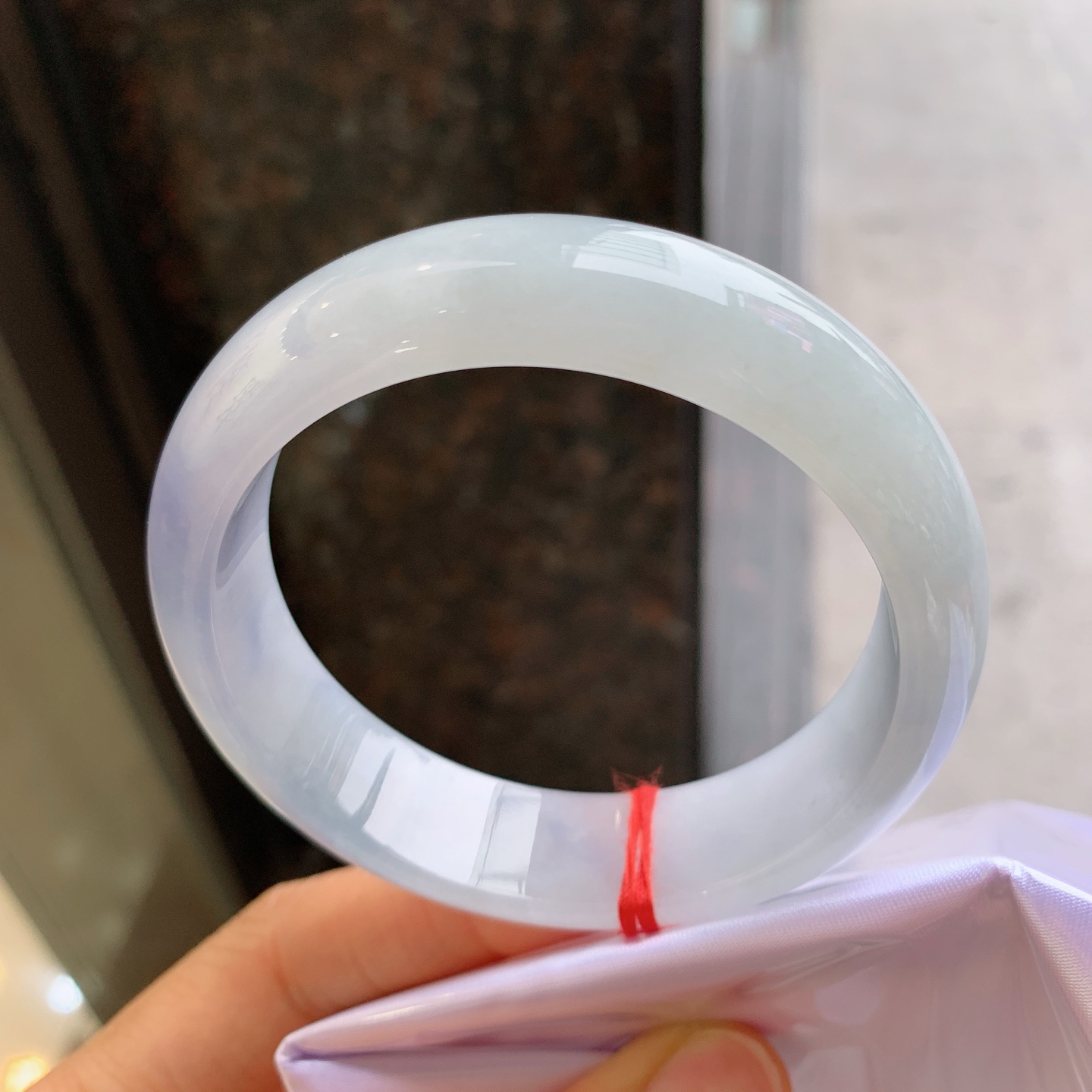 正圈蓝紫，无裂，尺寸：57.8/15.5/10，细腻