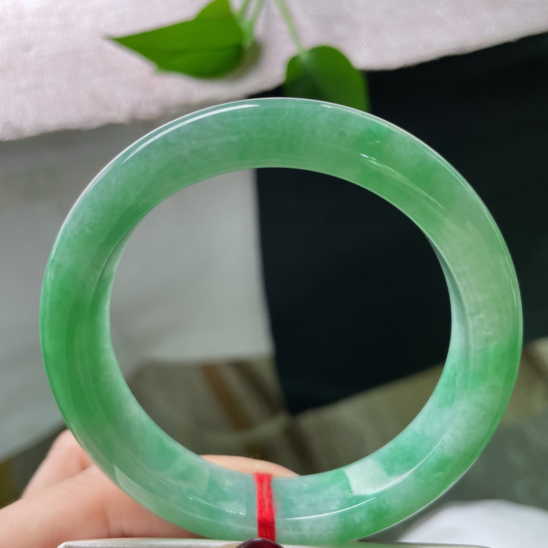 59.5/13/8.8，绿底，水润，细腻，贵气，耐看，甜美，优雅，贵气，耐看，一点棉线，ss51675a