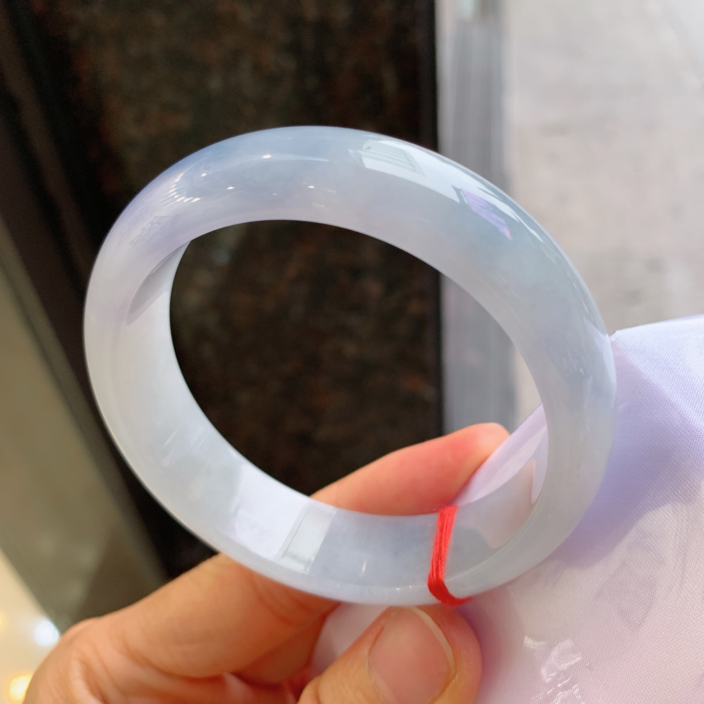 正圈蓝紫，无裂，尺寸：57.8/15.5/10，细腻