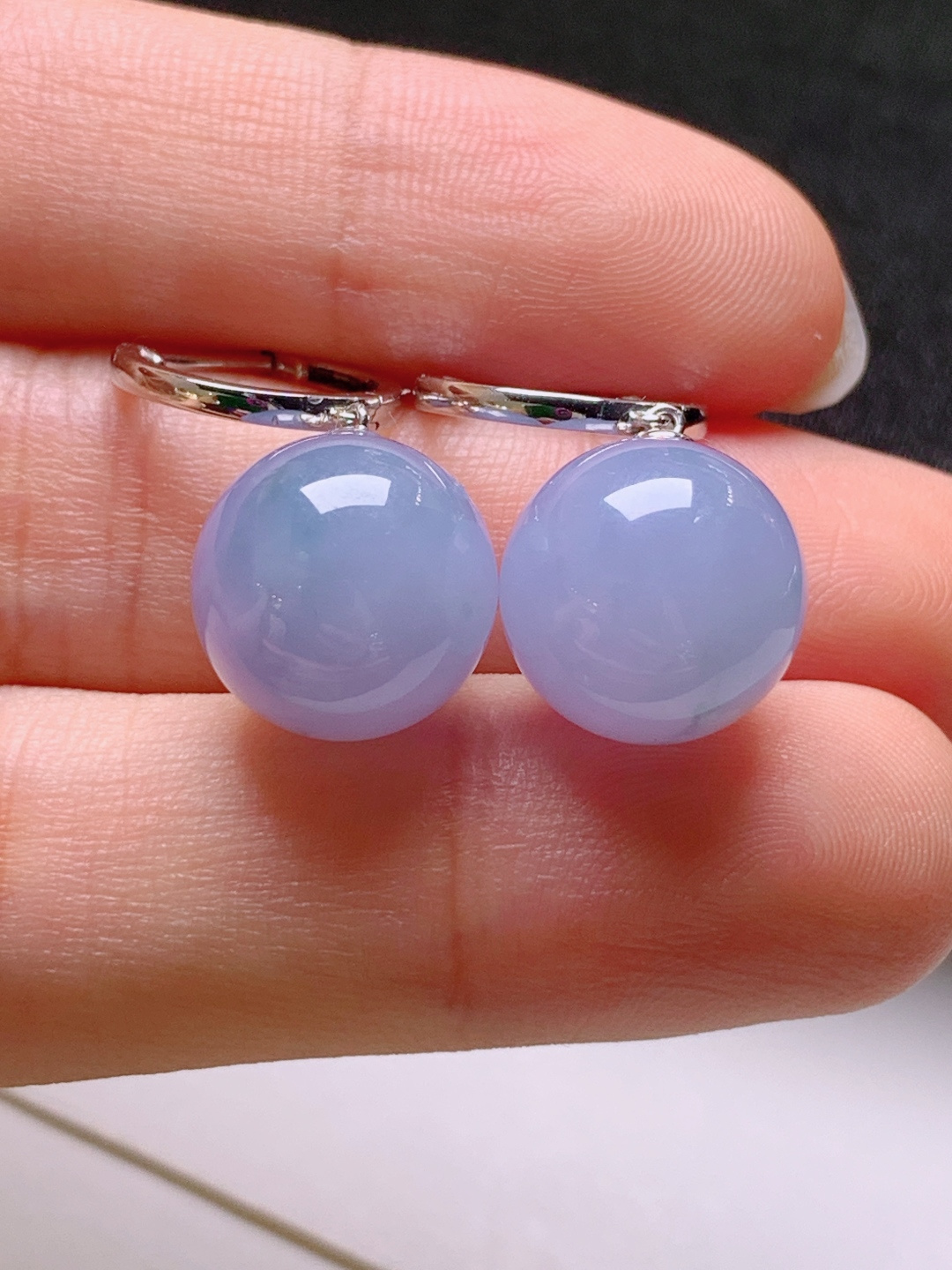 耳坠，无裂，色正饱满，裸石11.8