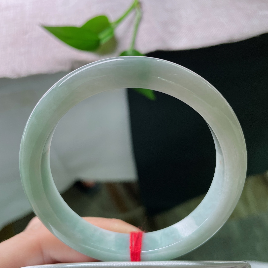 56.3/10.8/7.7，浅绿底正圈，水润细腻，浅笑轻颦，婉约动人，皮纹，ss49682a