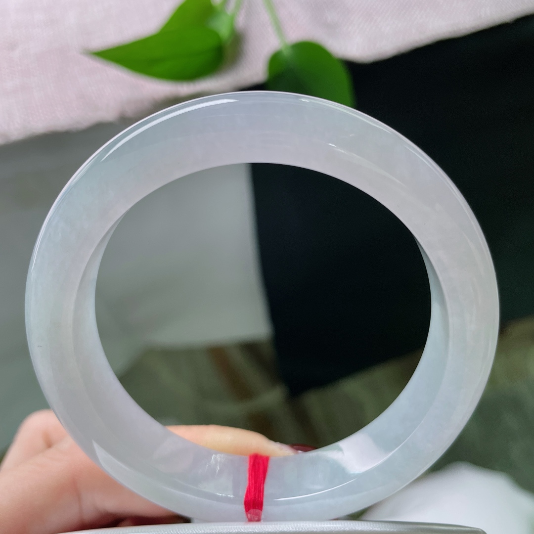 56.5/12.3/8.8冰晴底正圈，冰润细腻，沁人心脾，晶莹剔透，贵气，有棉线，ss49451a