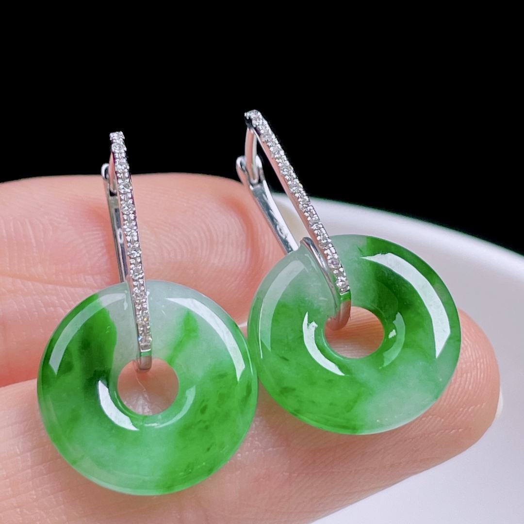 ️ 冰阳绿甜甜圈耳坠，色泽浓郁，种老水润，18k金镶嵌：24.3，裸石：14.5/2.7