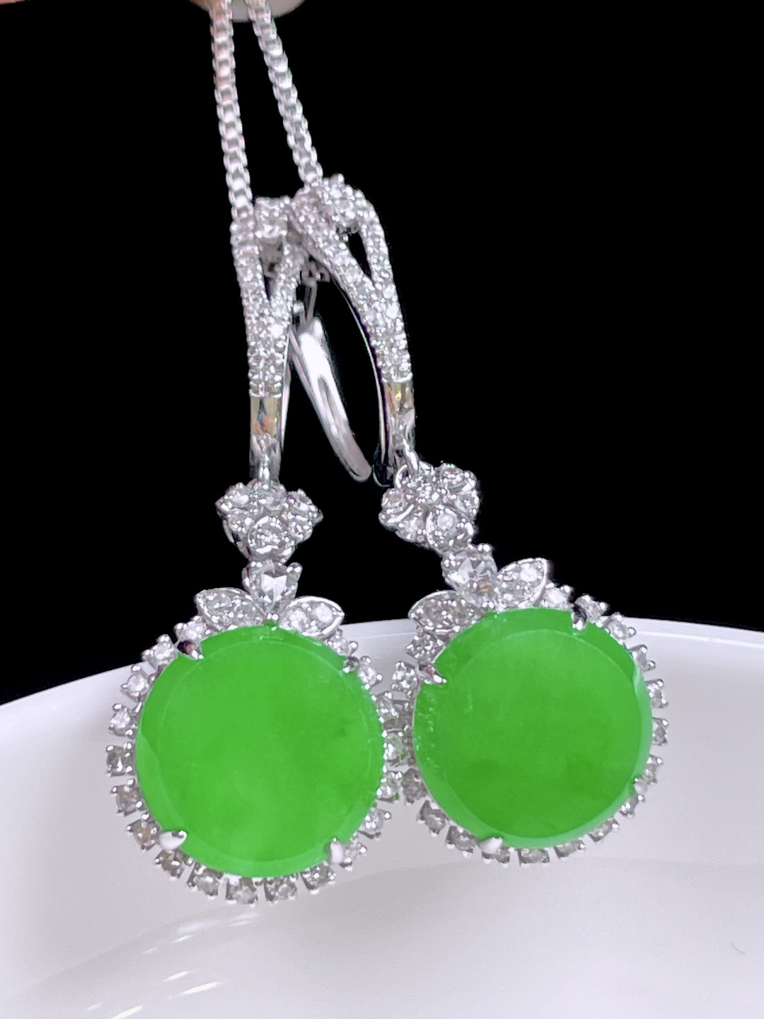 ️ 冰阳绿耳坠，色泽浓郁，种老水润，18k金镶嵌：32.4/12.2/5.3，裸石：9.9