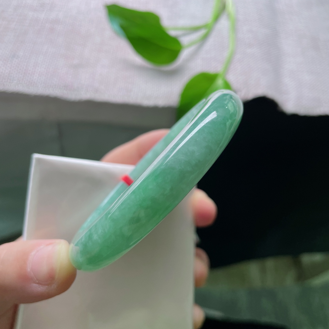 59/11.6/8.2，绿底正圈，水头好，满色青翠，种老，自带氧气感，无裂，ss48762a