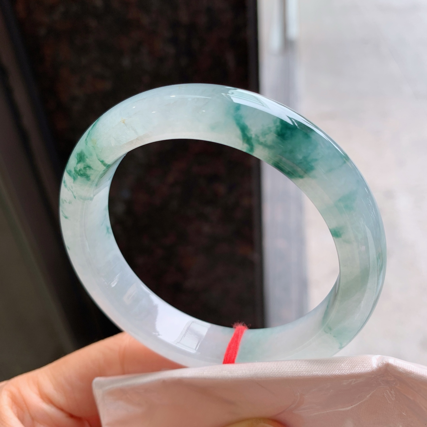 正圈冰种飘花，有纹，尺寸：58/12.6/8.9，冰润