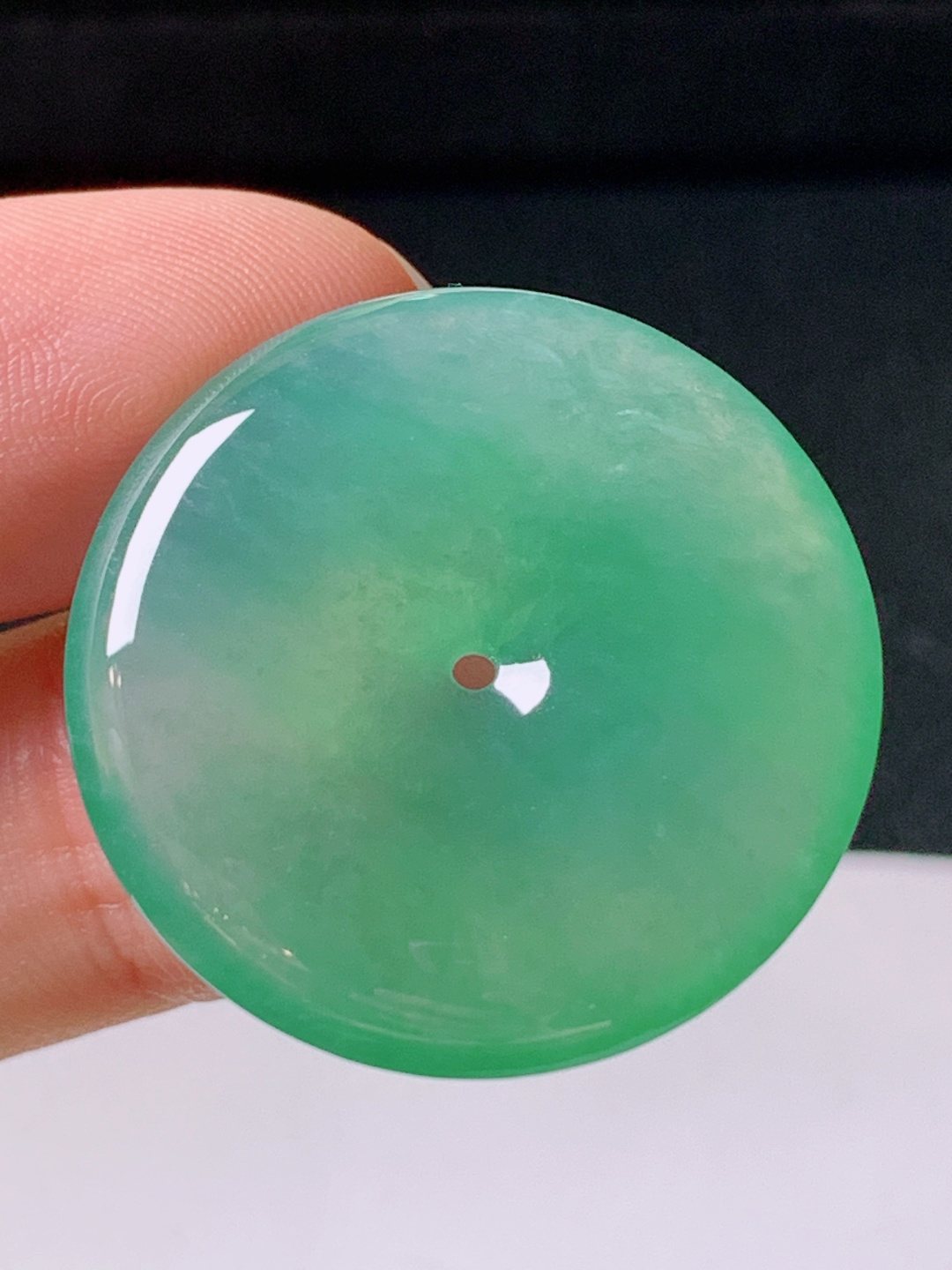 冰阳绿平安扣，无裂色阳水润，裸石28.3-5.5