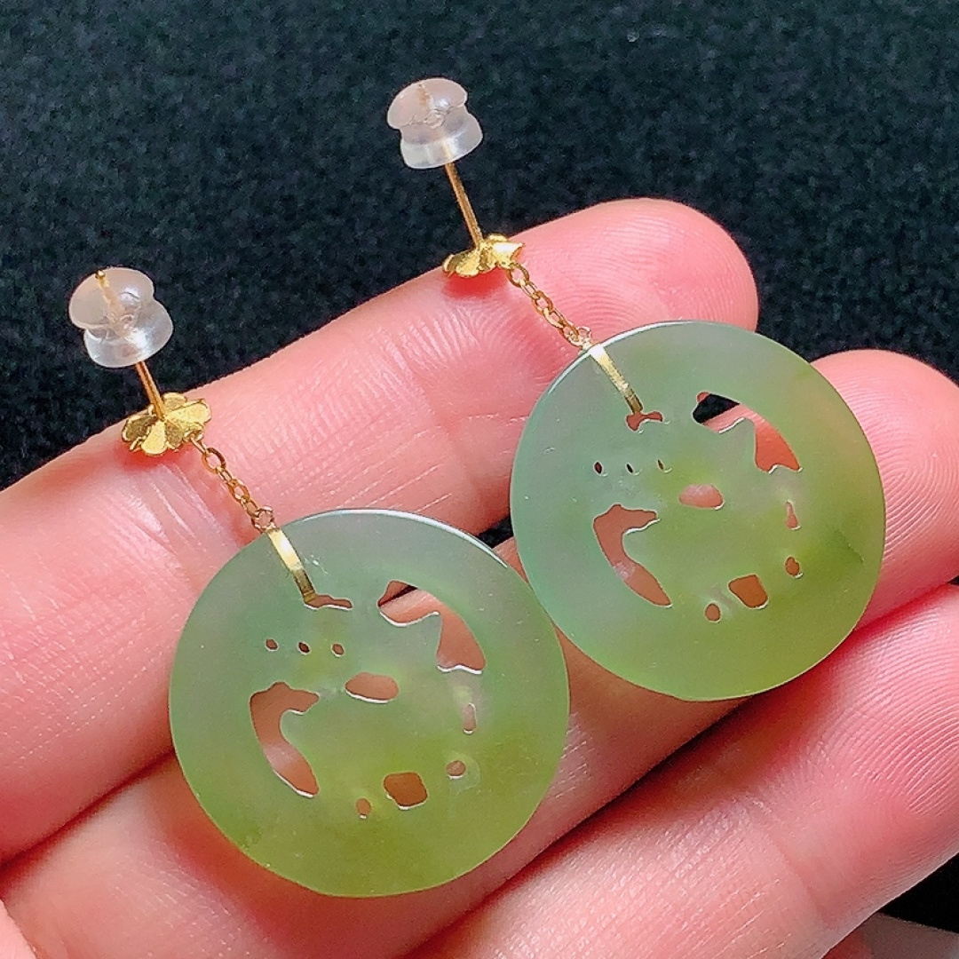 ️18k金镶嵌冰种黄翡一鹿相伴耳坠，种老水头好，又冰又润，饱满无裂：34.5mm裸石：23.2/2.7mm，编号