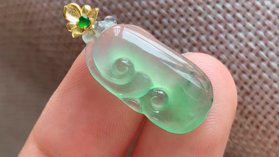 天然翡翠，如意，冰种无裂，晴水18k金，尺寸21.4/10.8/3.6，aa427