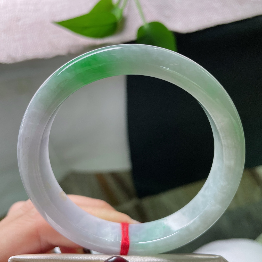 59.4/12.8/8.5飘绿正圈，水润，一抹翠色，婉间的温柔，皮纹，ss51282a