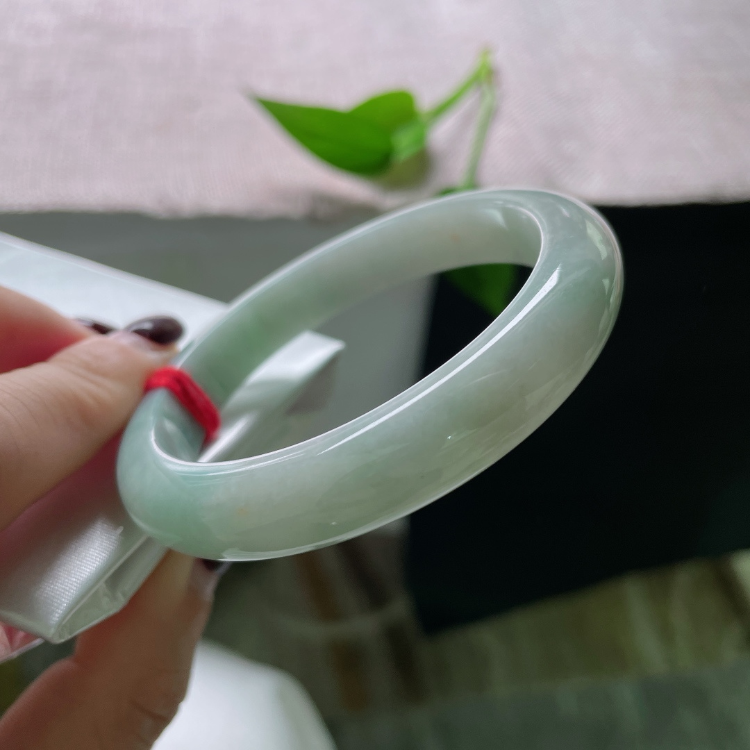 56.3/10.8/7.7，浅绿底正圈，水润细腻，浅笑轻颦，婉约动人，皮纹，ss49682a