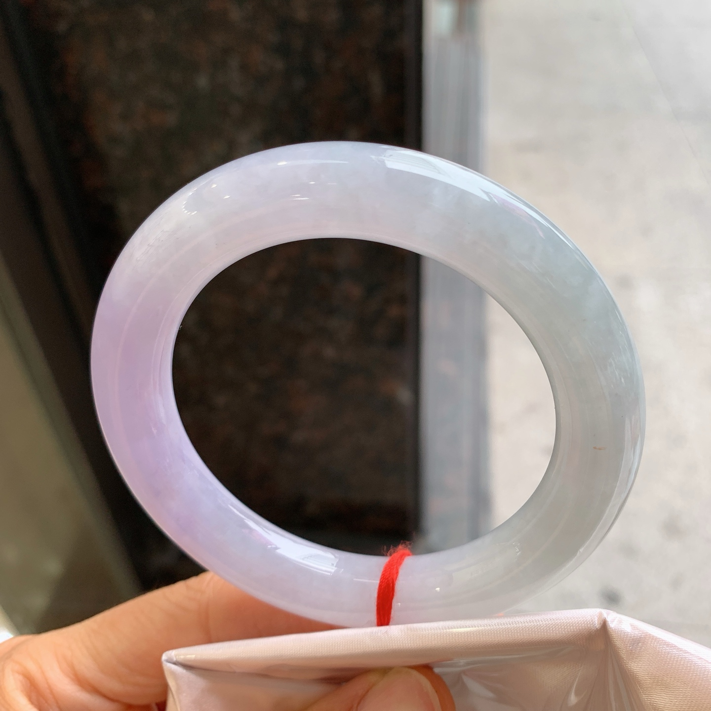 圆条粉紫，有纹、有裂，尺寸59.2/12，大圈口