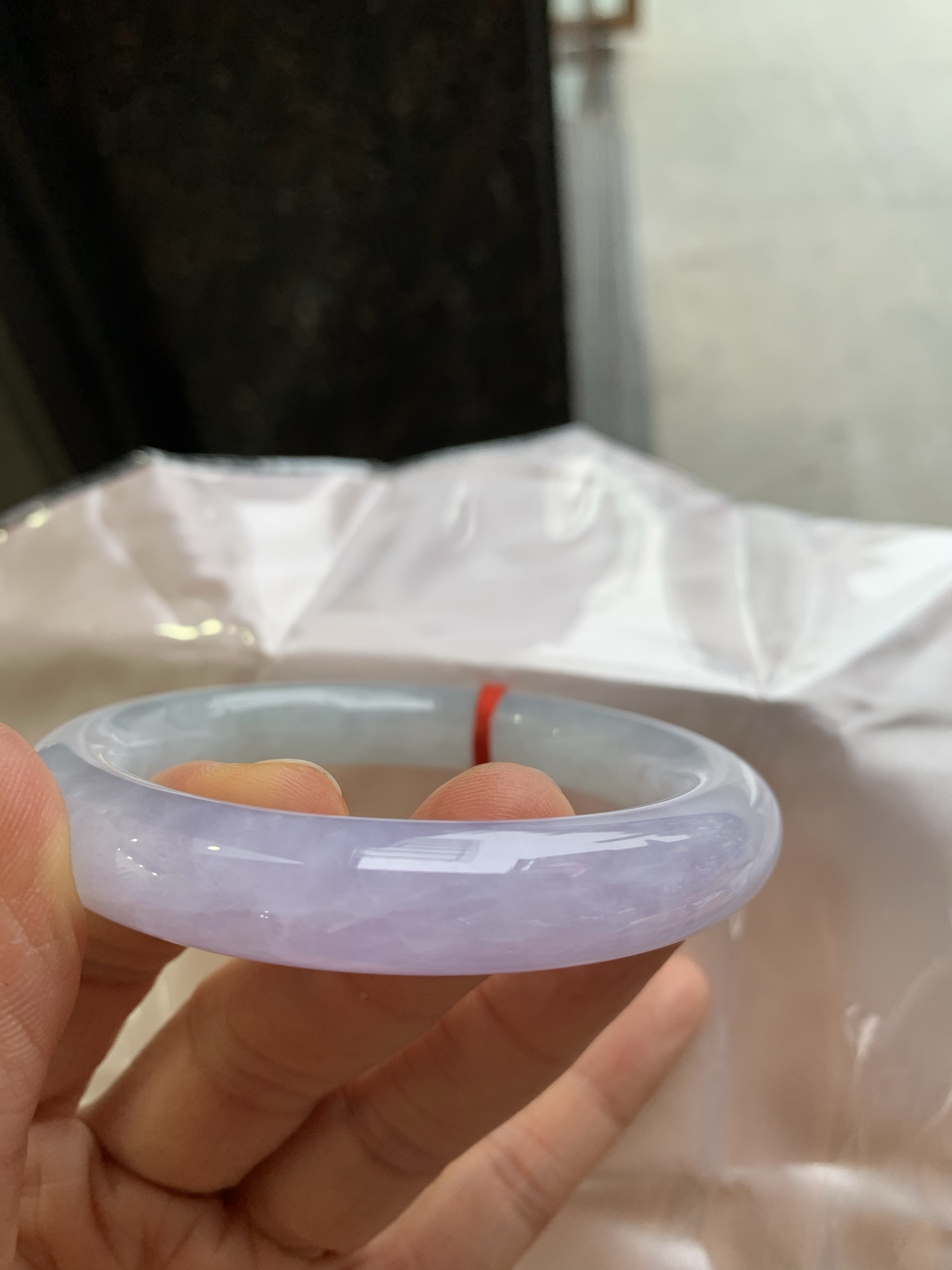 圆条粉紫，有纹、有裂，尺寸59.2/12，大圈口