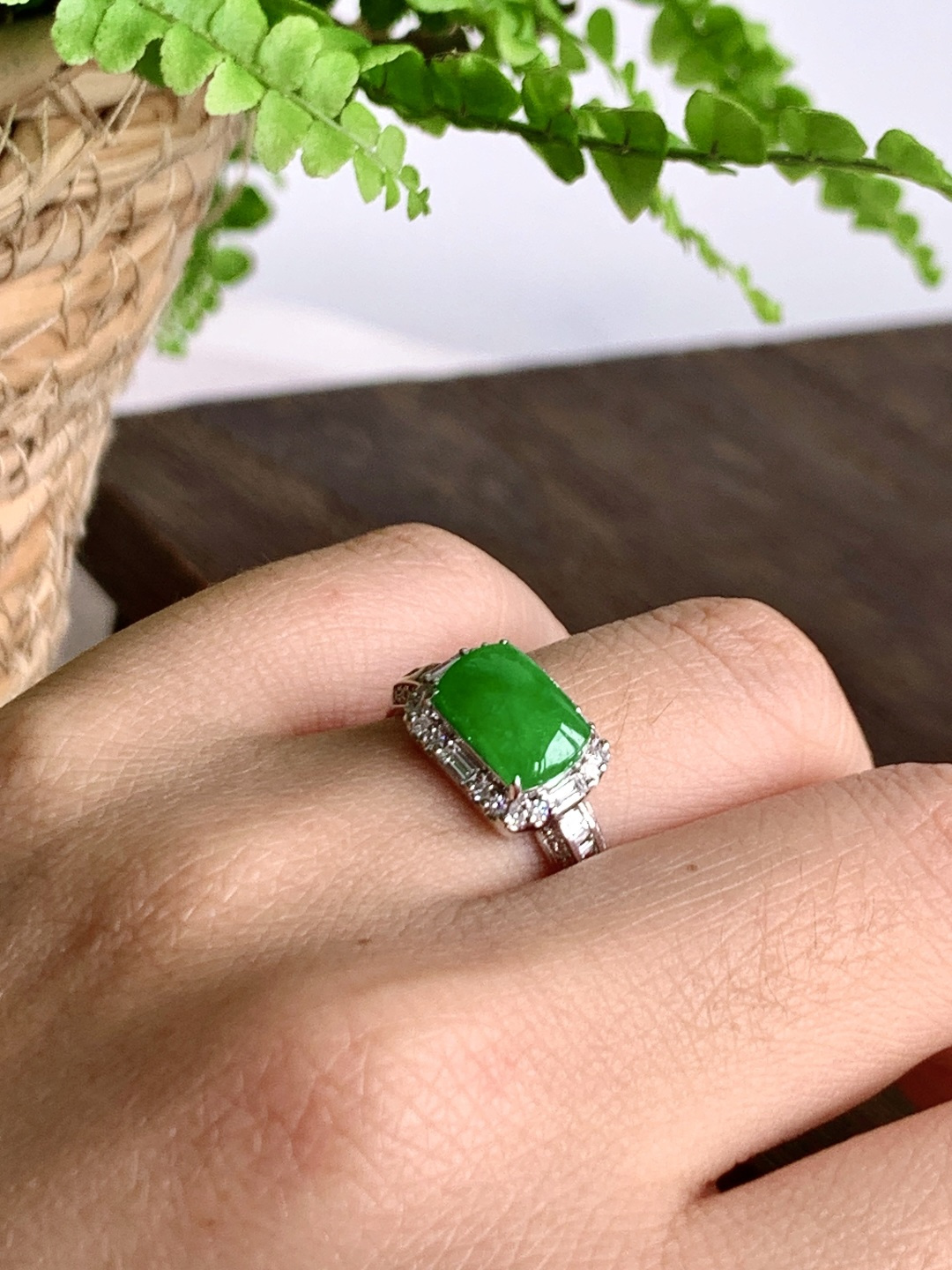 ️冰阳绿马鞍戒指，18k金镶嵌，性比高，12.2-9-8，9.5-6.7-3，14号，3.5克