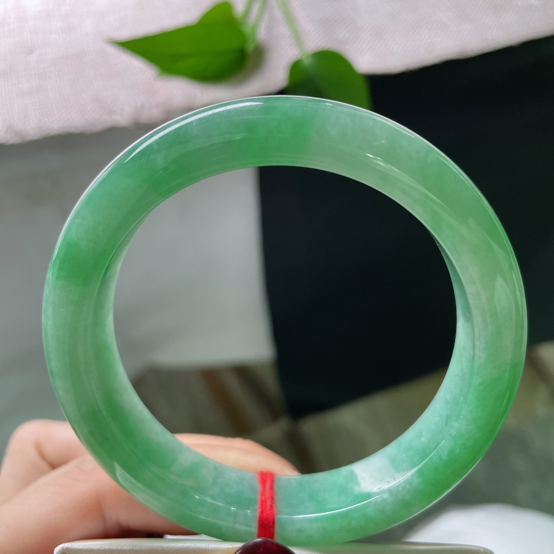 59.5/13/8.8，绿底，水润，细腻，贵气，耐看，甜美，优雅，贵气，耐看，一点棉线，ss51675a