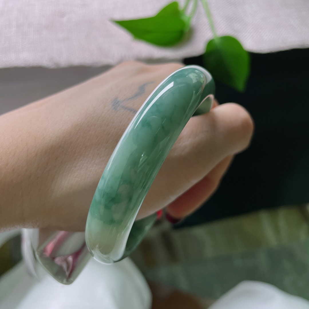 55.5/12.3/7.3飘花正圈，水润细腻，婉间生辉，贵气，有纹，ss51643a