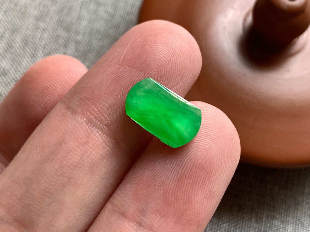 ️ 高冰辣阳绿马鞍 色泽艳丽漂亮，种色，无裂尺寸13.3/7.3/4，超值