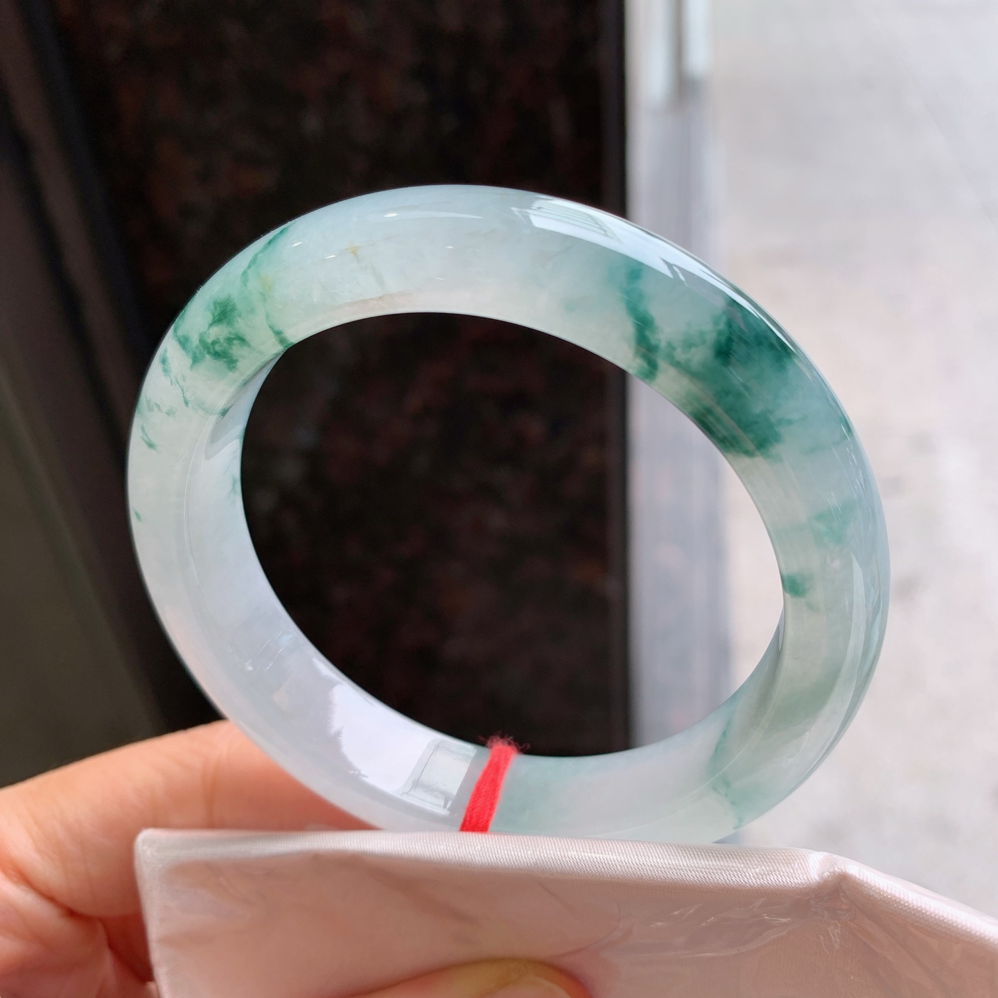 正圈冰种飘花，有纹，尺寸：58/12.6/8.9，冰润