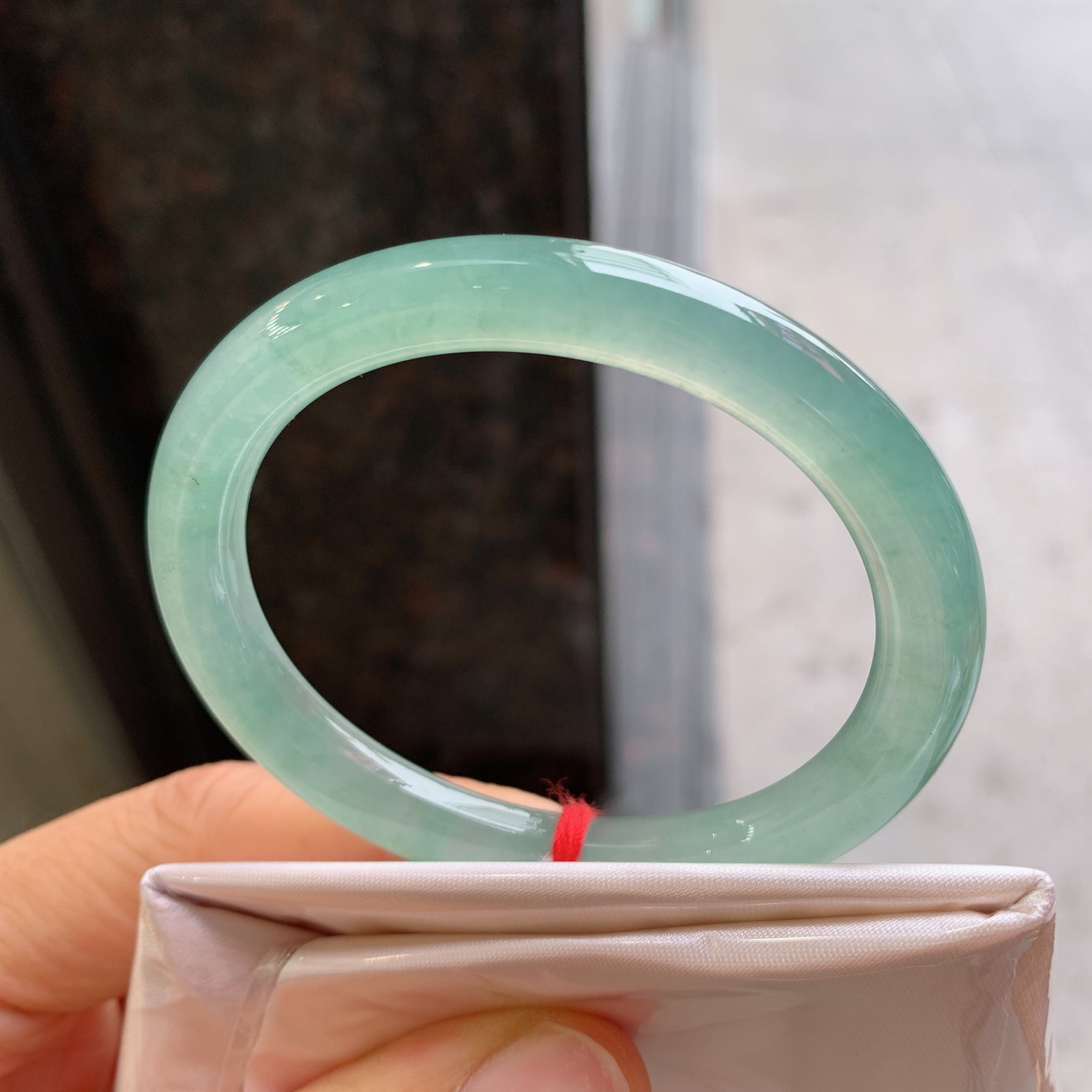 贵妃圆条冰晴，无裂，尺寸：52/46/7.8/7.6，冰润