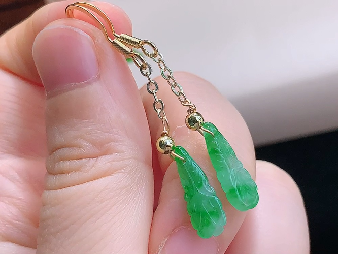 ️ 白菜耳环，尺寸46.0/15.6/2.1mm，包A附证书