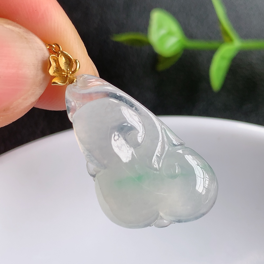 18k金扣冰润飘花吉祥如意翡翠吊坠  寓意“万事如意，吉祥如意,福寿绵长 心想事成”饱满大气，通透水