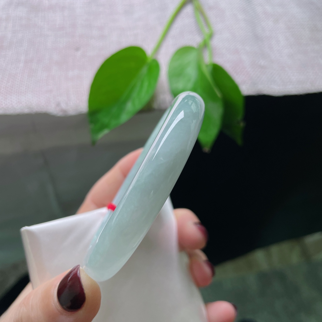 56.7/10.8/8.4，浅绿色底正圈，清丽脱俗，如沐清风，质地温润细腻，皮纹，ss50892a