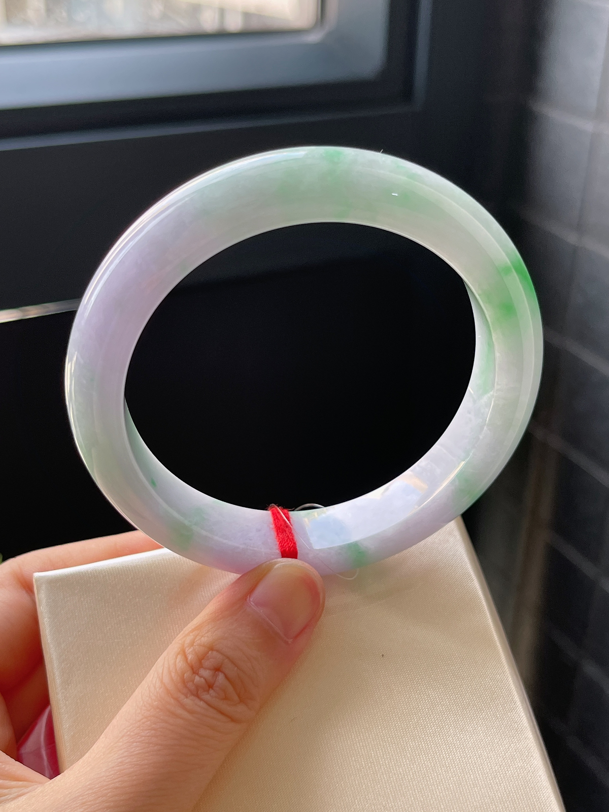 正圈57.7圈口，翡翠糯化种淡紫色春带彩手镯