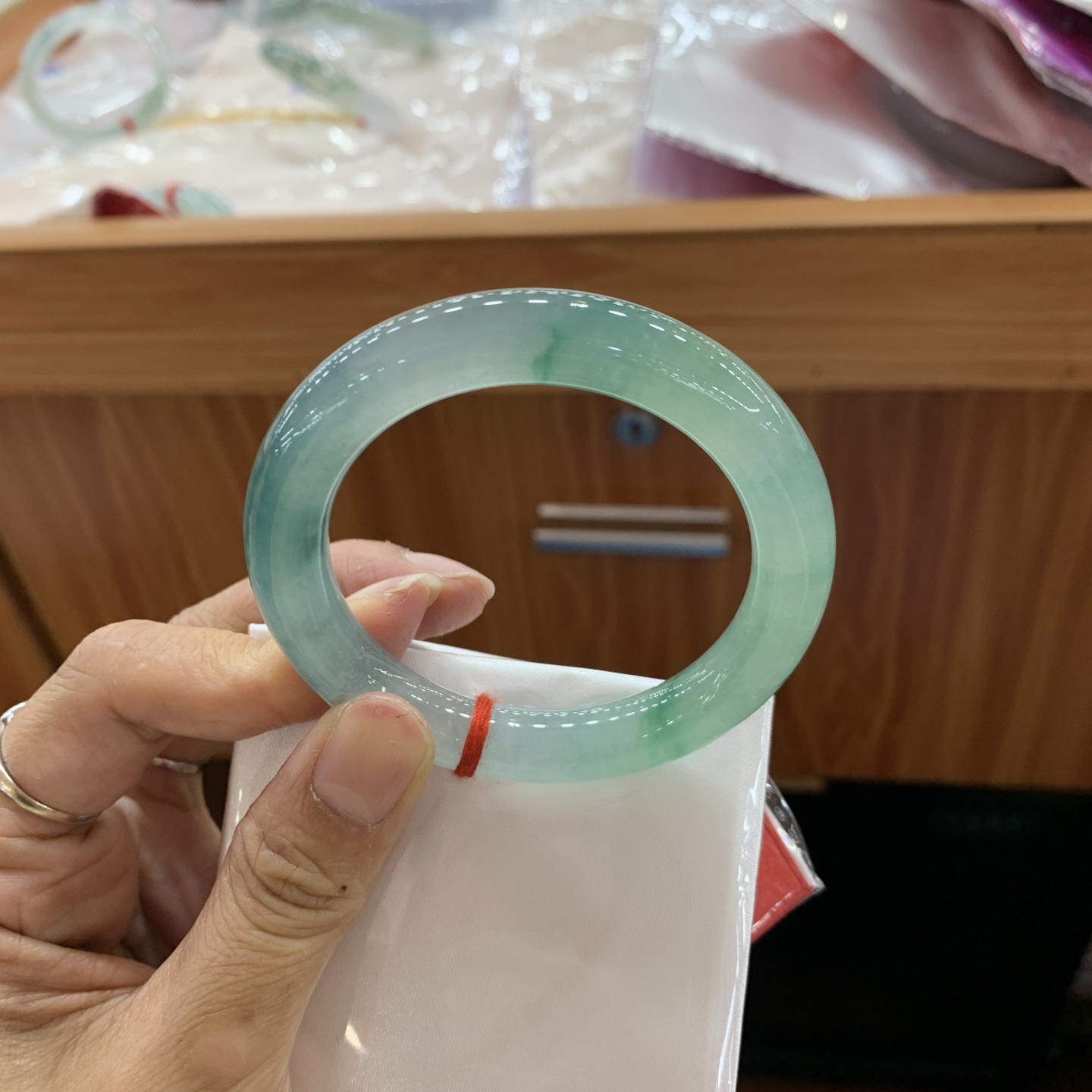 042730JM，冰飘花圆条翡翠手镯，51.5-10.1