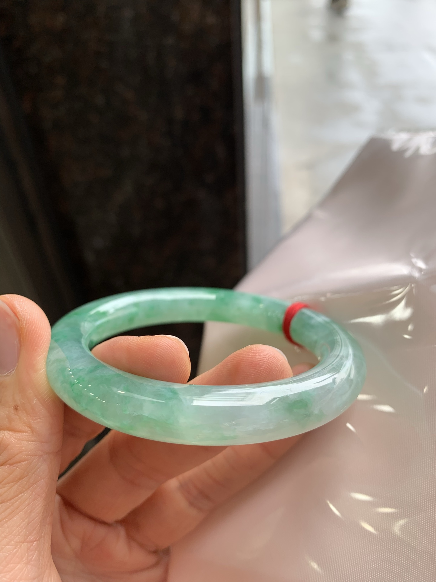 圆条冰飘绿，有纹，尺寸：56.4/10.2/10.4，色好