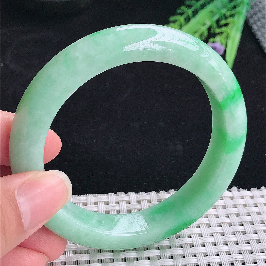 实拍A货翡翠59.5/12.8/9.5老坑精美飘阳绿手镯翡翠玉镯平安镯