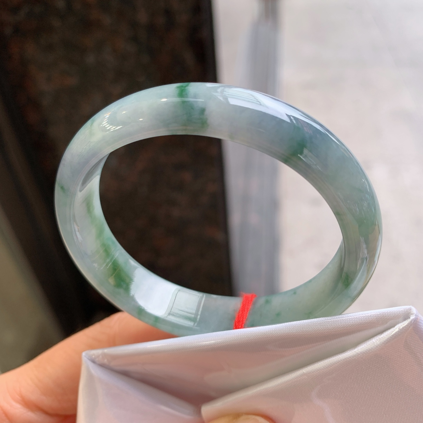 贵妃飘花，有纹，尺寸：53.3/46/12.4/6.8，细腻