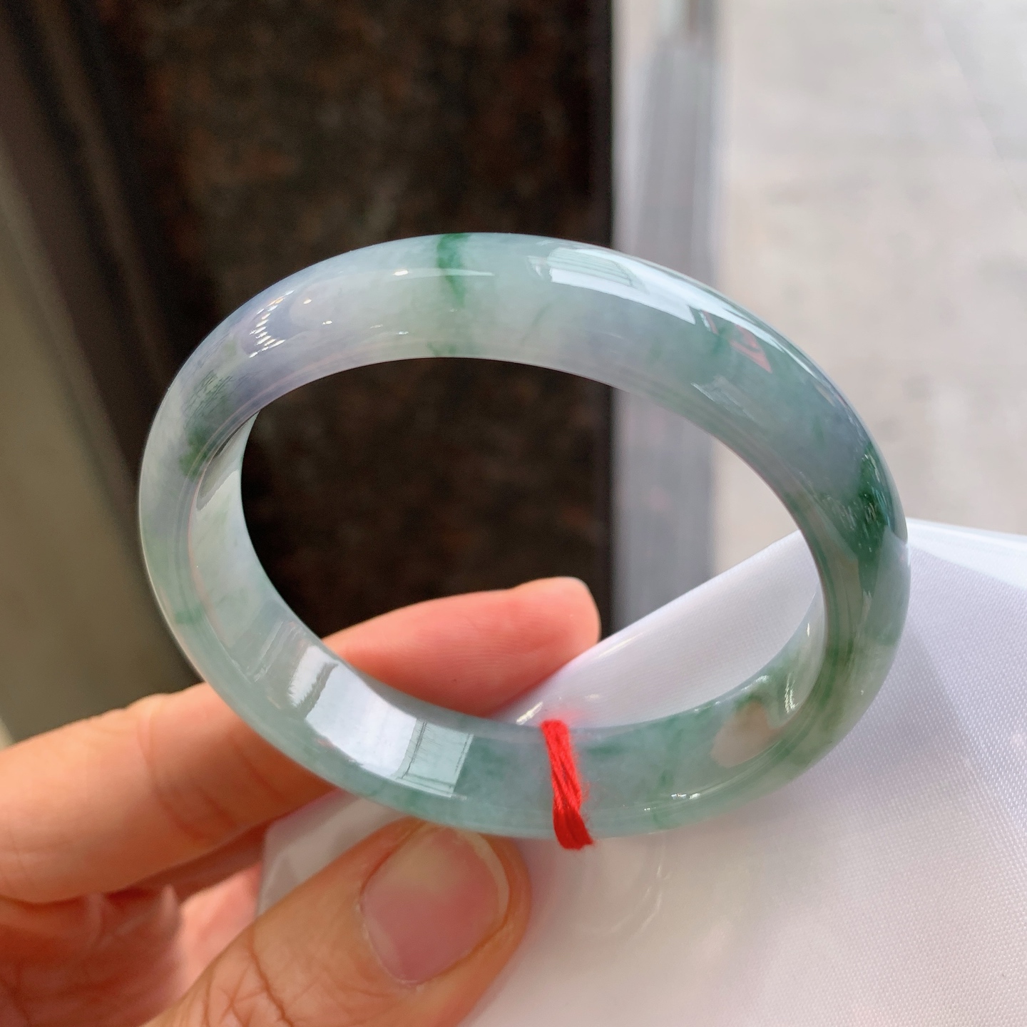 贵妃飘花，有纹，尺寸：53.3/46/12.4/6.8，细腻