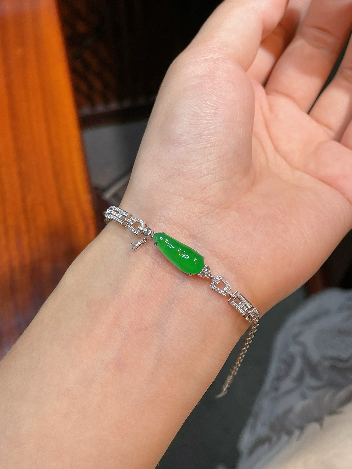 阳绿豆子手链 18k金镶嵌 强烈推荐..