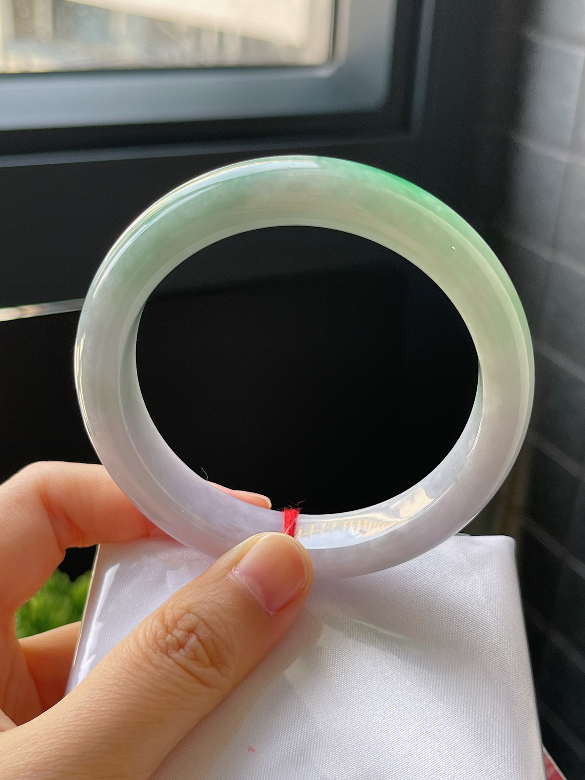 正圈57圈口，翡翠糯化种飘绿手镯