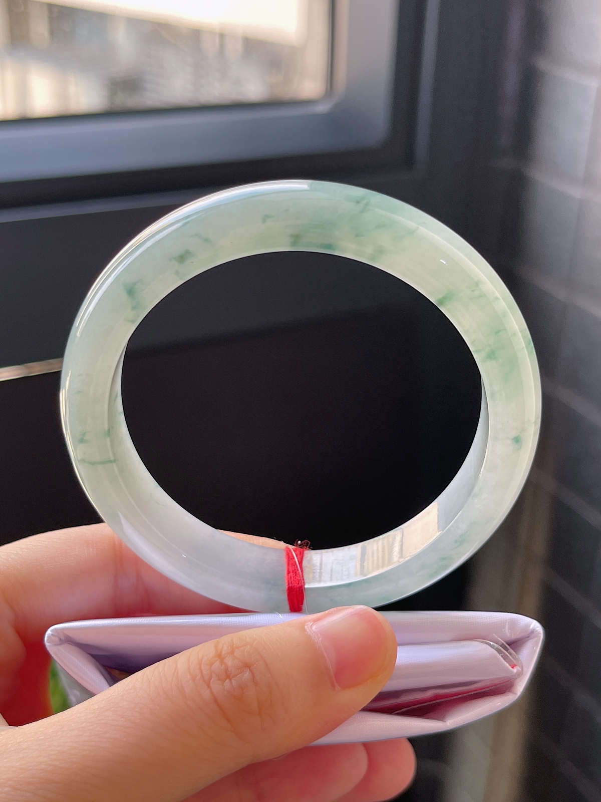 正圈55.8圈口，翡翠冰糯种飘绿手镯