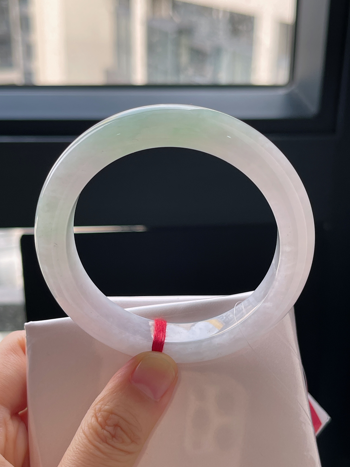 正圈55.8圈口，翡翠冰糯种淡绿色手镯