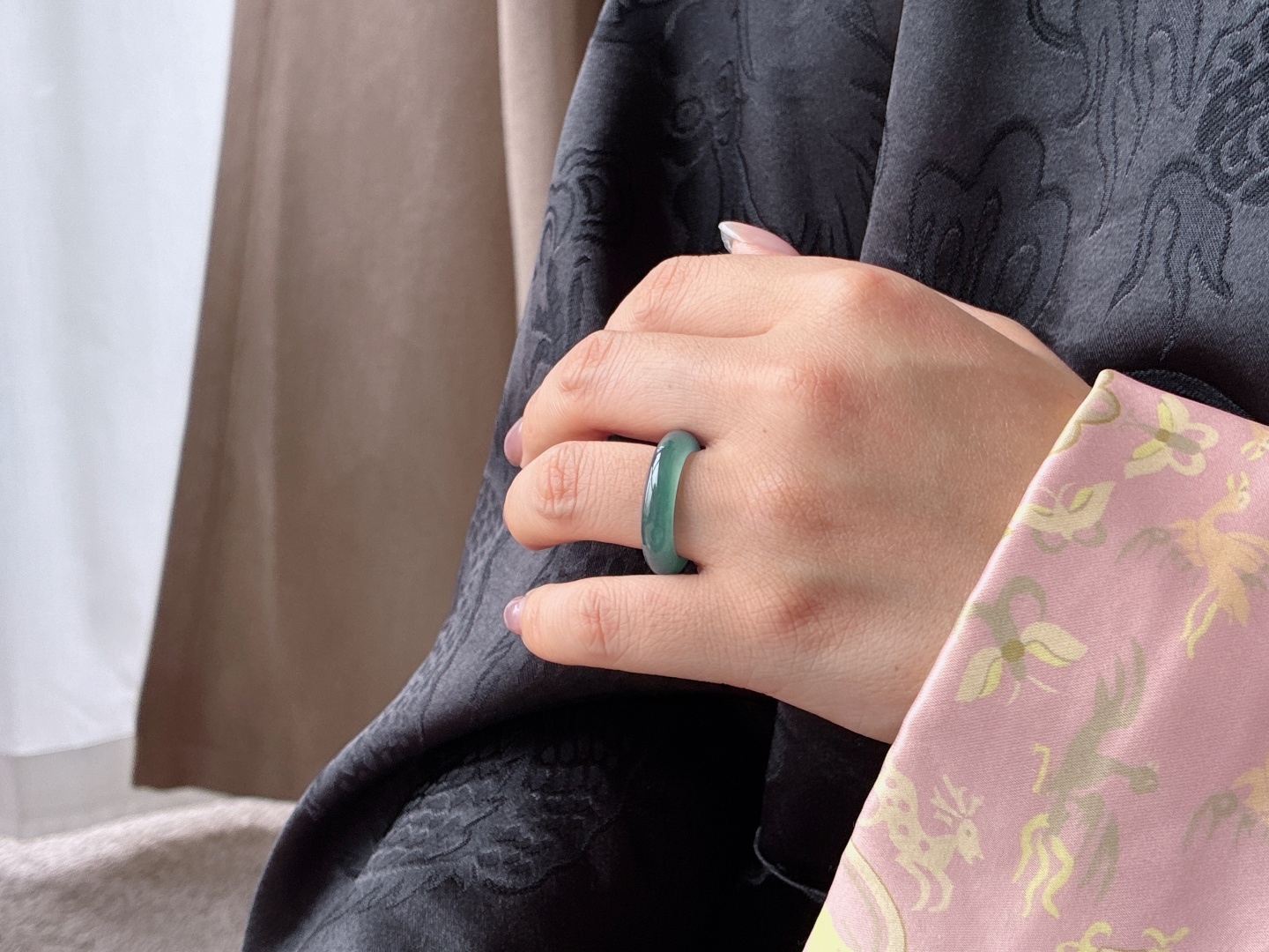 冰天空蓝指环，无裂，性比高，尺寸5.1-4，圈口15.5号，重量3.6克