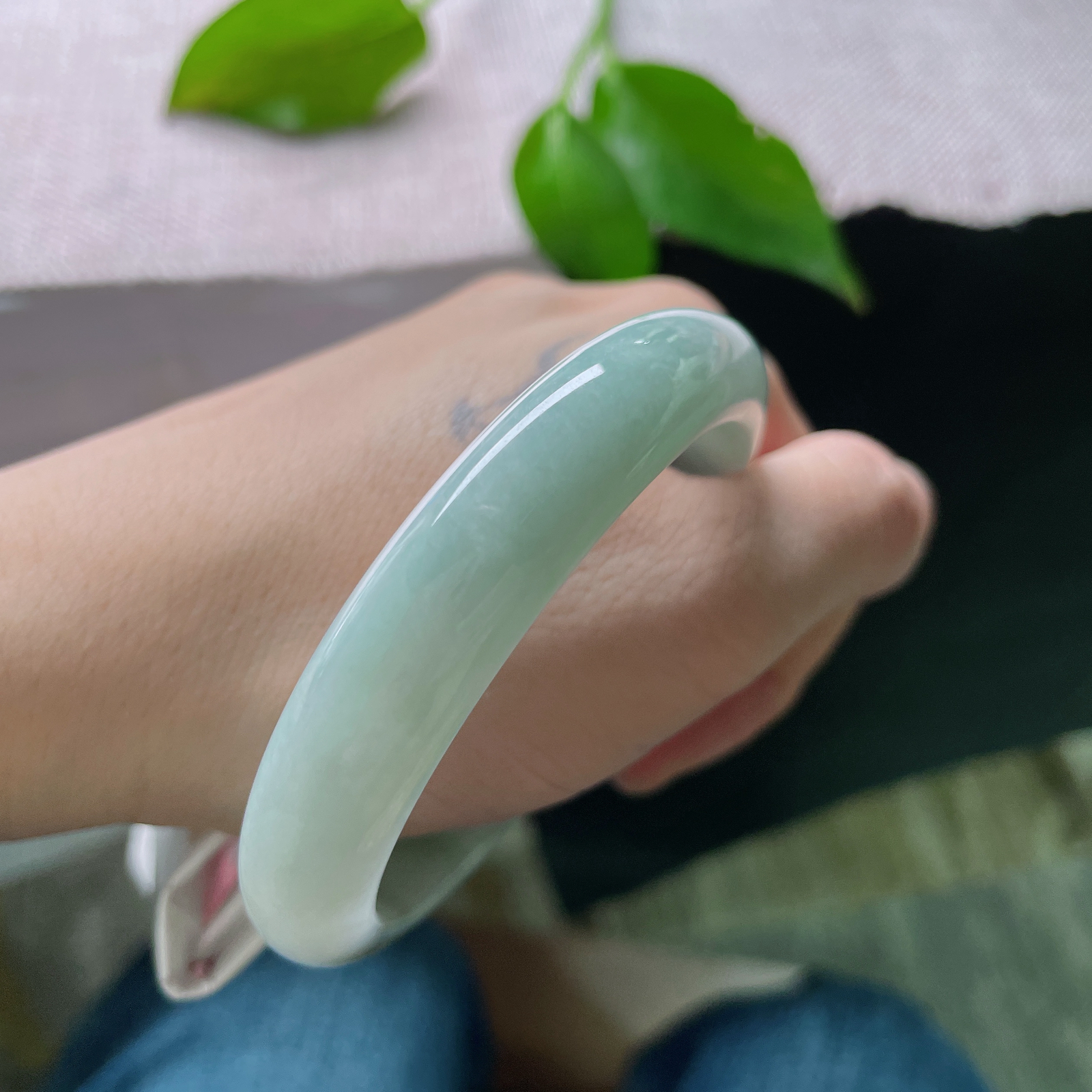 56.3/11.8/7.5，浅绿底正圈，水润，细腻，佩戴优雅端庄，皮纹，ss50587a..