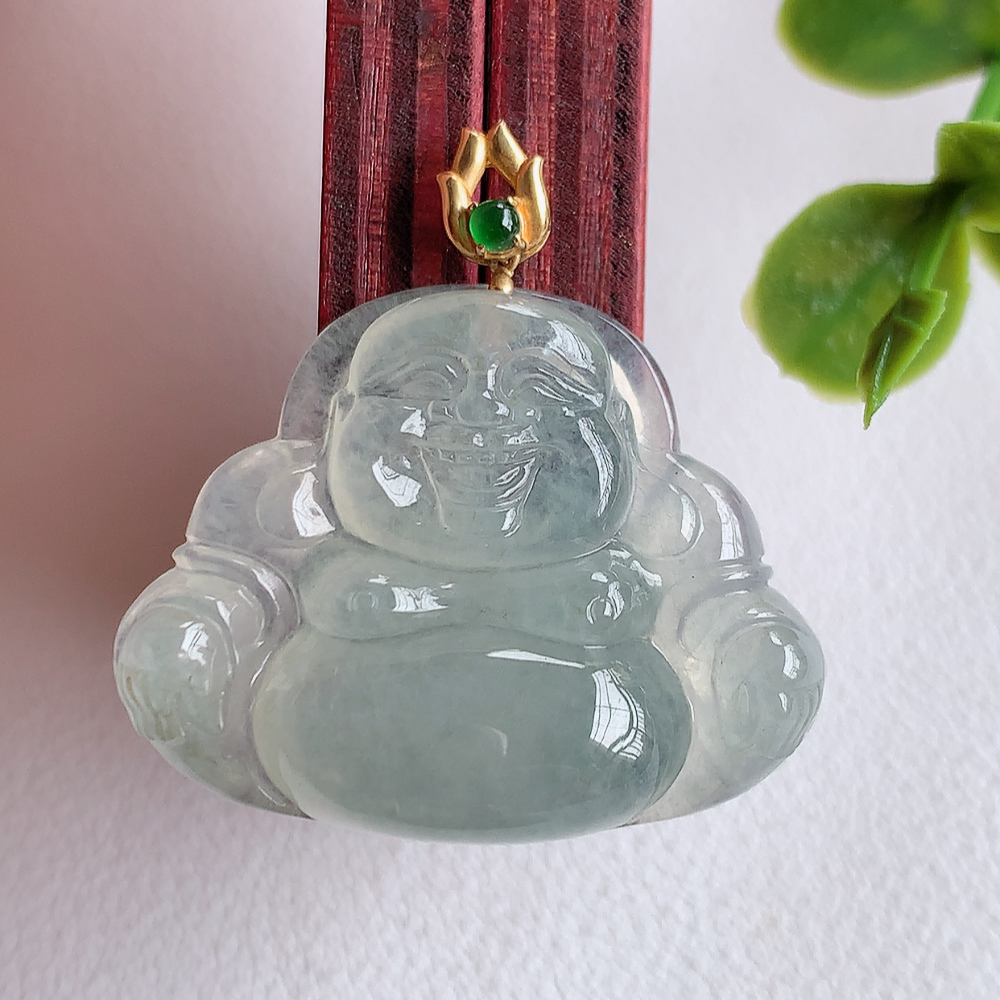 18k金扣冰润佛公挂件 玉质细腻  精雕弥勒佛，笑佛福耳垂肩，面相喜庆，开怀大笑，憨态可掬。惟妙惟肖，寓意福禄双全，吉祥美满，笑口常开 W03.27  尺寸：23.5-30.3-7.5mm