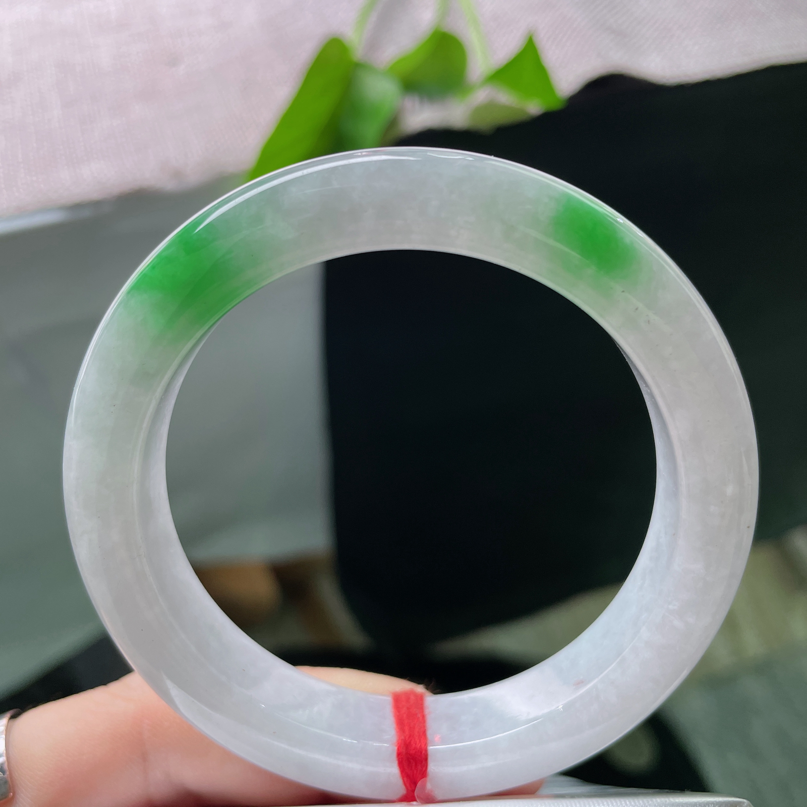 56/11.9/9.2，白底青正圈，青翠欲滴，版型厚装，佩戴端庄大气，经典，晶体纹，ss48845a