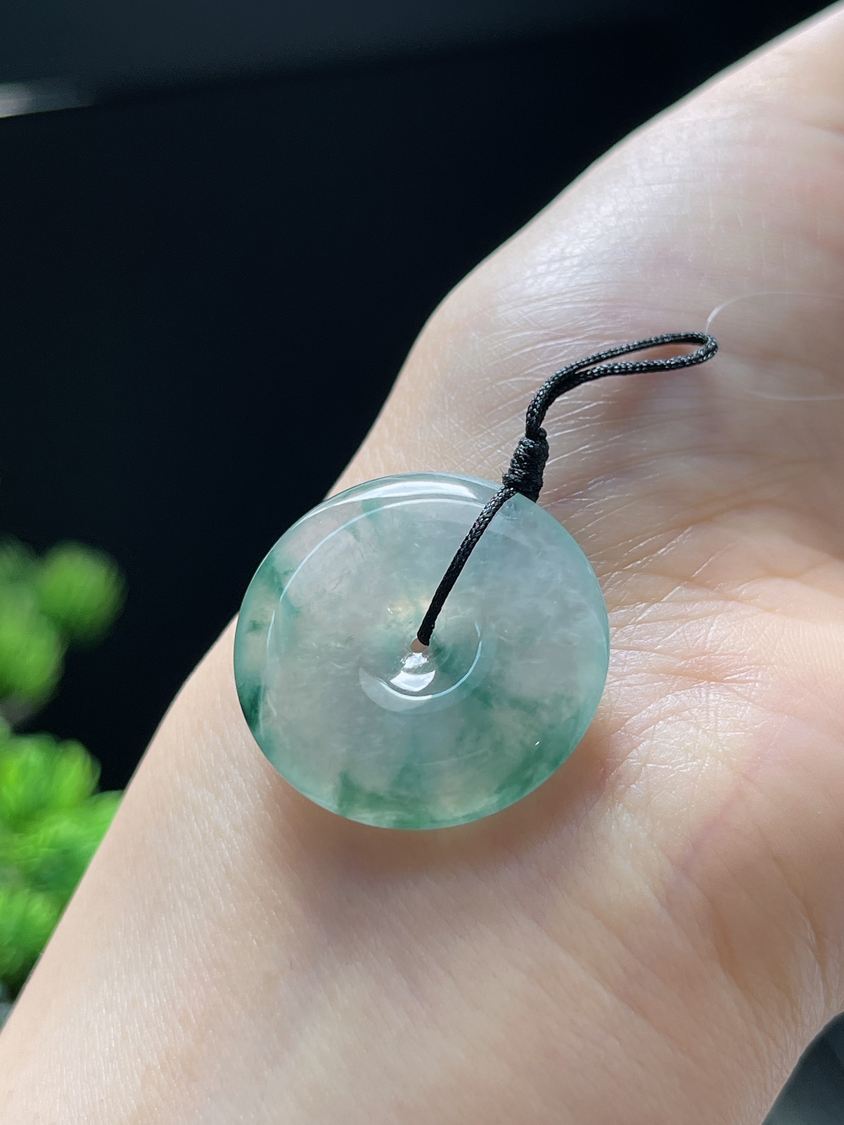 翡翠冰糯种飘绿平安扣