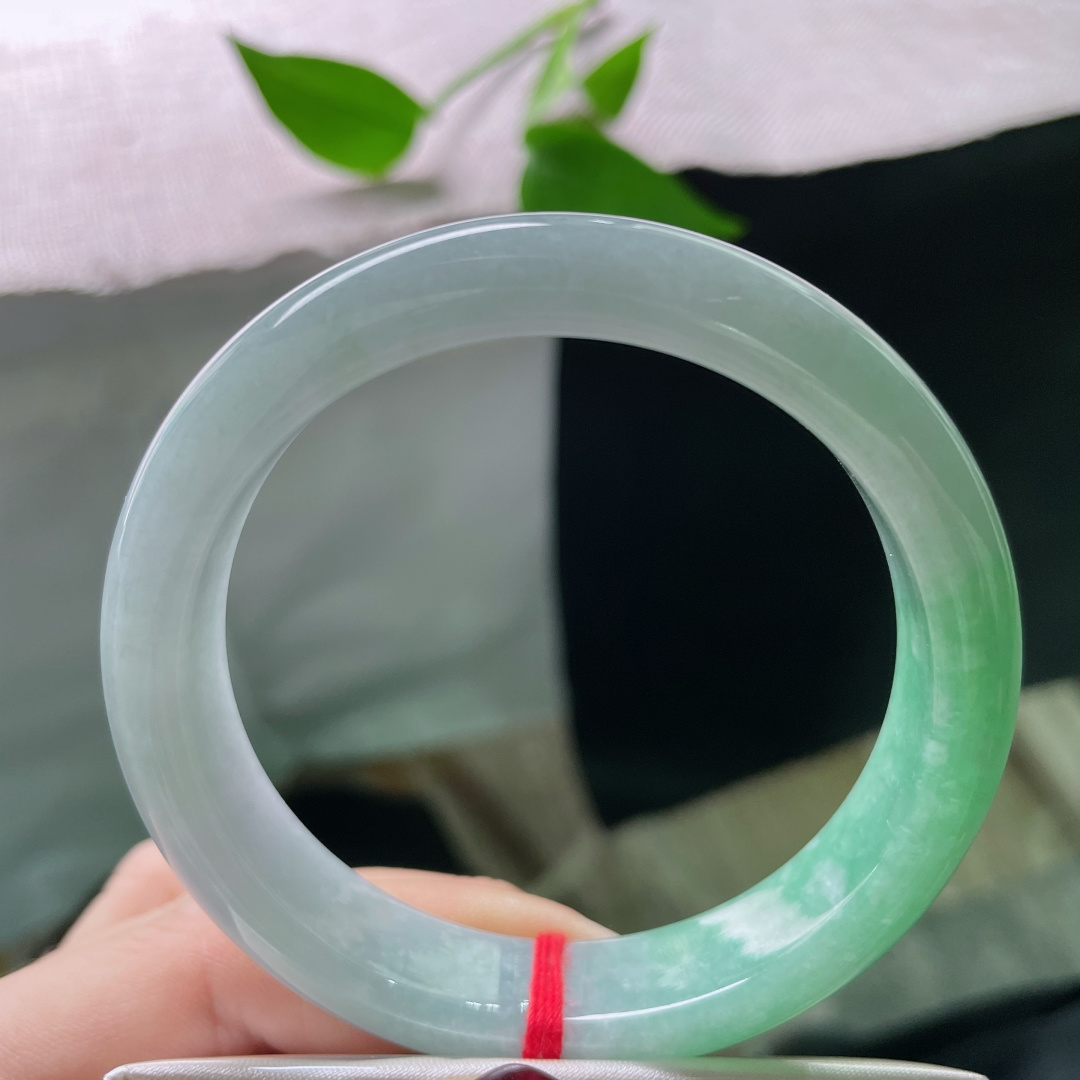 57.8/12.8/8.2绿底正圈，青山绿水，水润，意境感满满，贵气，无裂，ss52225a