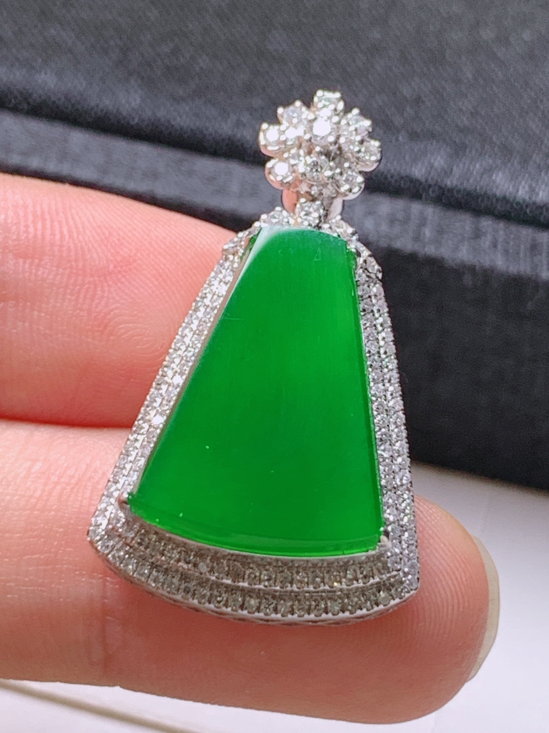 ️ 冰阳绿无事牌吊坠，无裂色辣，裸石19.2-13.8-2.733.1-18.5-8.1