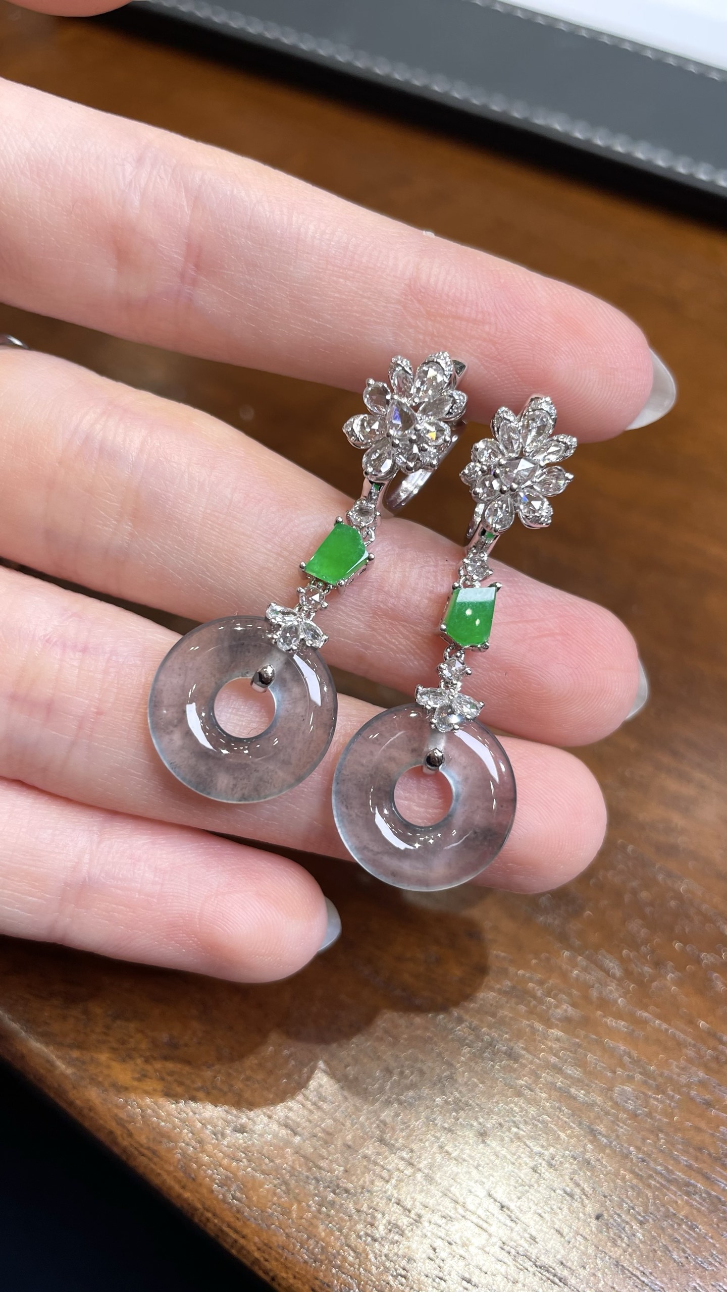 黑玻璃种冰甜甜圈耳坠，18K，整：39.5/14.5/5mm，裸：14.5/3mm，