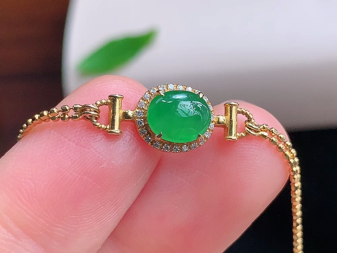 ️ 18k金伴钻绿蛋手链，尺寸6.8/5.4/3.2mm，包A附证书