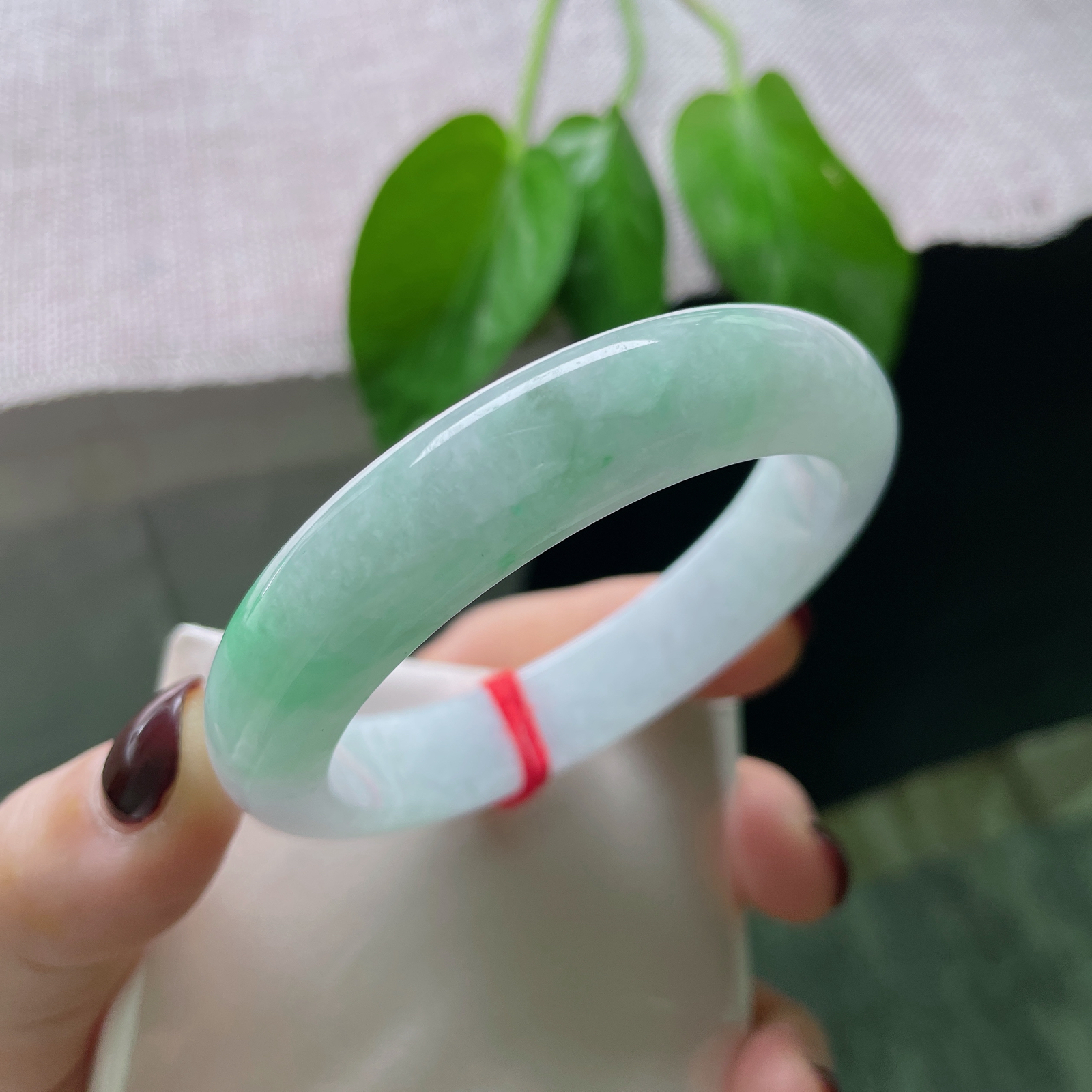 53.8/12.5/8.2，飘阳绿正圈，水头好，肉质细腻干净，鲜活灵动，皮纹，ss49887a..