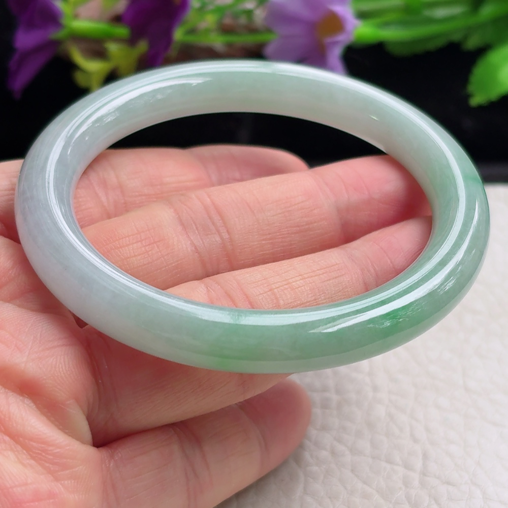 n实拍55*8.5*8.6美人镯 缅甸翡翠a货手镯甜绿秀叮当镯