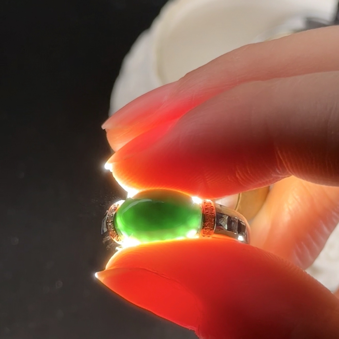 精品18k墨翠豪镶蛋面女戒 种好色正 黑度极好 打灯通透 重金豪镶有质感 尺寸11.6