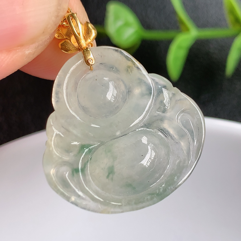 18k金扣冰润飘花佛公挂件 玉质细腻  精雕弥勒佛，笑佛福耳垂肩，面相喜庆，开怀大笑，憨态可掬。惟妙惟肖，寓意福禄双全，吉祥美满，笑口常开 W03.27  尺寸：23-23.5-6mm