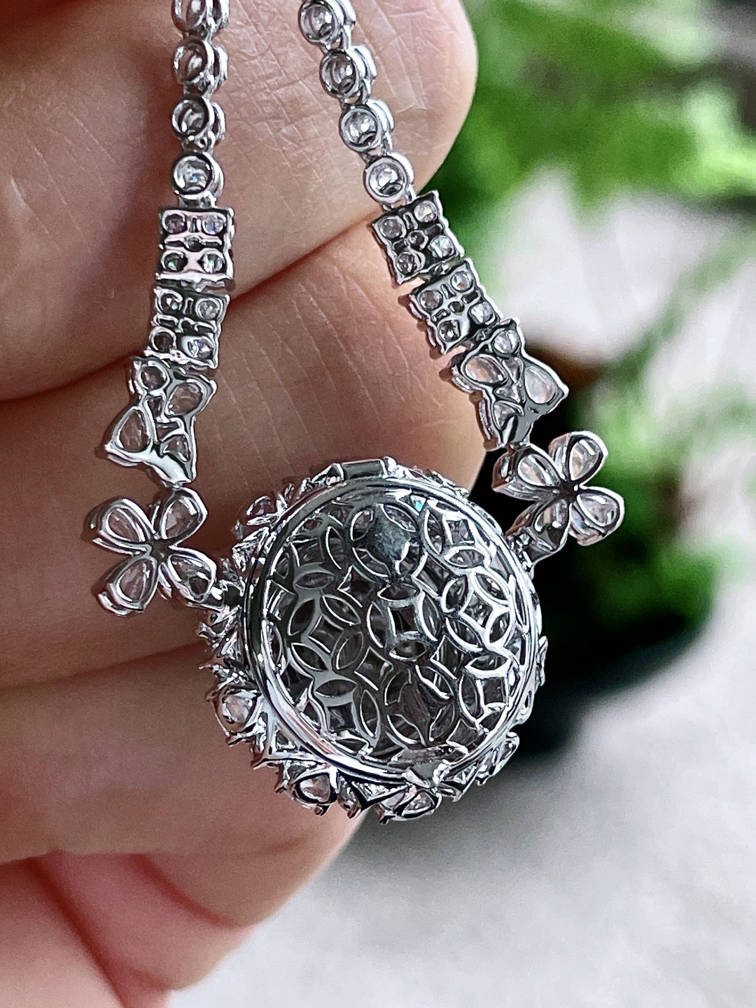 高冰甜阳绿平安扣项链，18k金镶嵌，无裂，性比高18.6/11.3，裸石11.8/2.5，重量11克